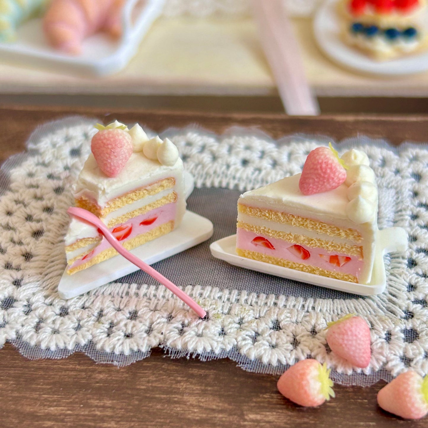 Handmade Mini Strawberry Cake Dessert Set – Polymer Clay Miniature Scene with 3D Printed Trays