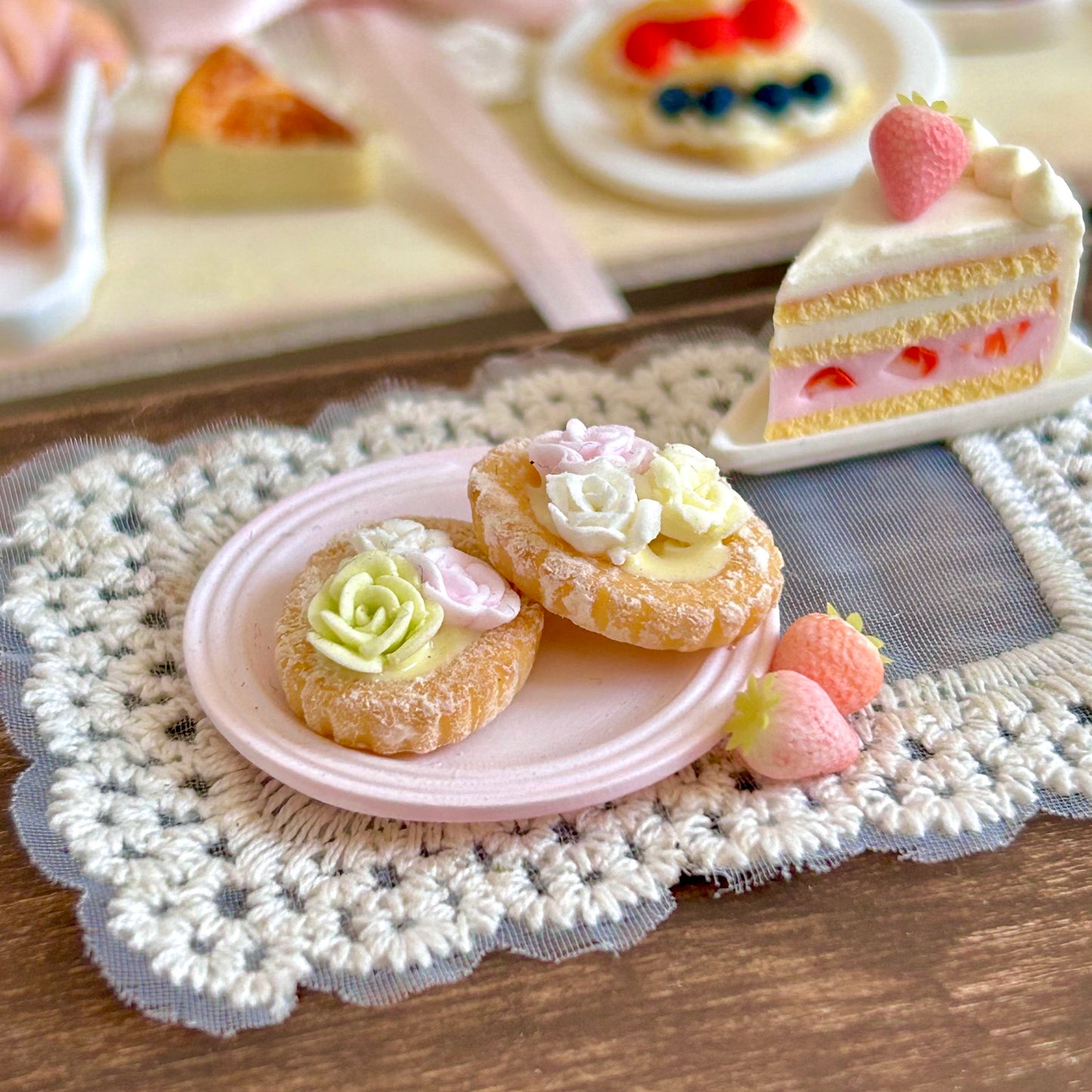 Mini Cookie Tart Dessert with Cream Flowers – Handmade Resin Clay Miniature