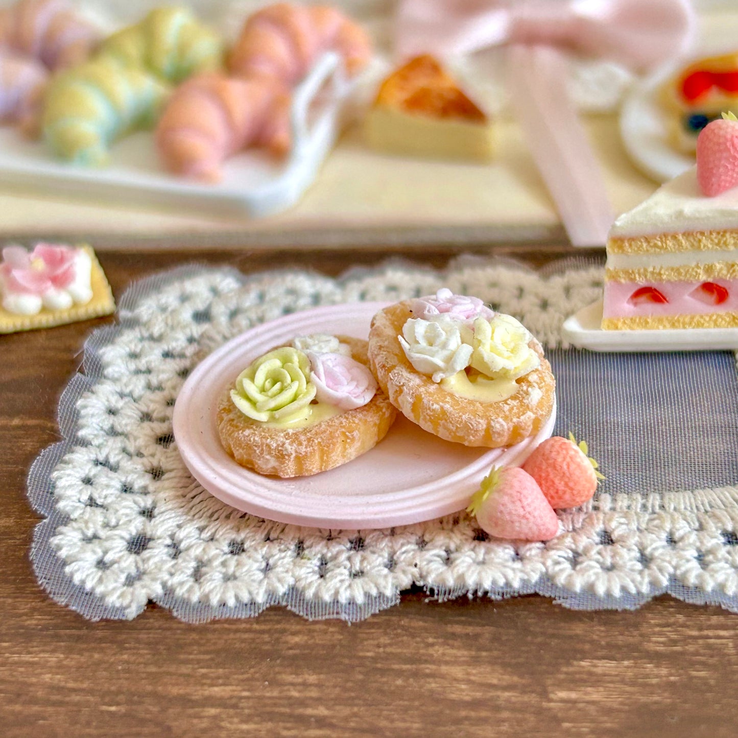 Mini Cookie Tart Dessert with Cream Flowers – Handmade Resin Clay Miniature