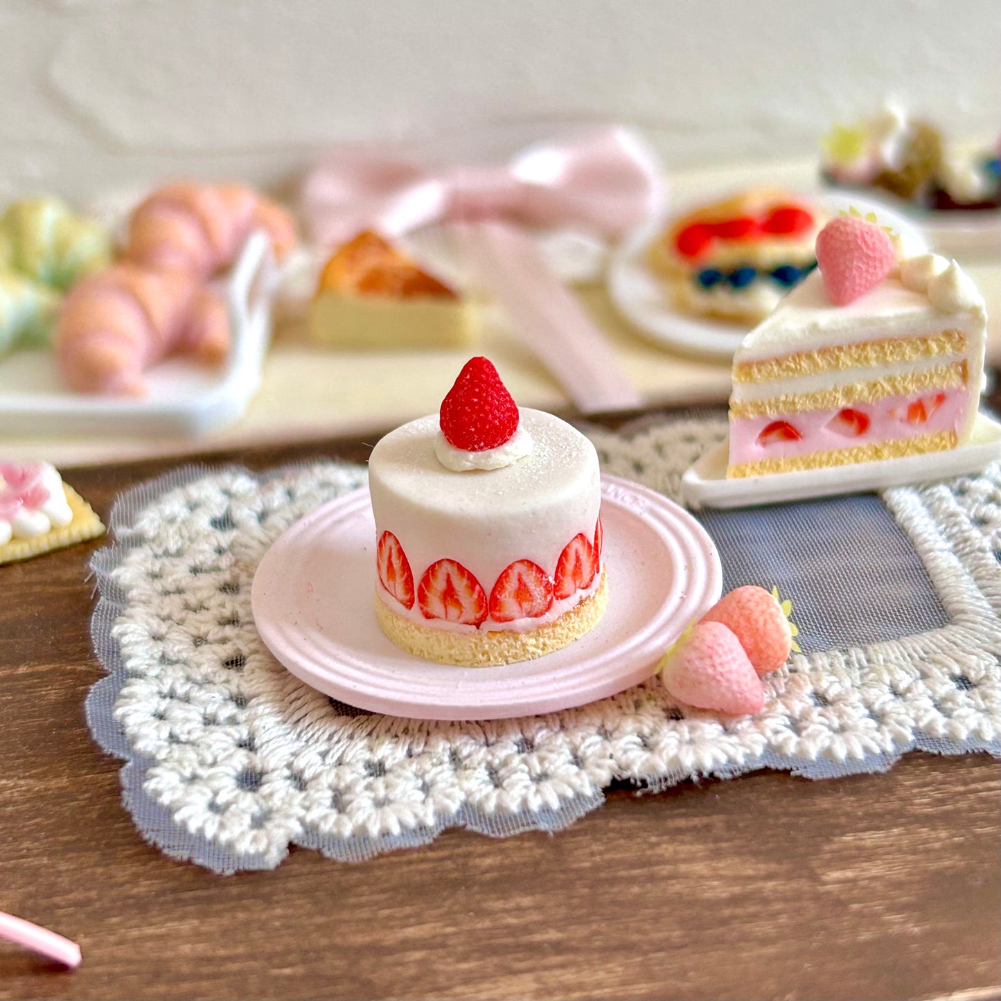 Mini Strawberry Cake – Handmade Resin &amp; Clay Dessert Miniature