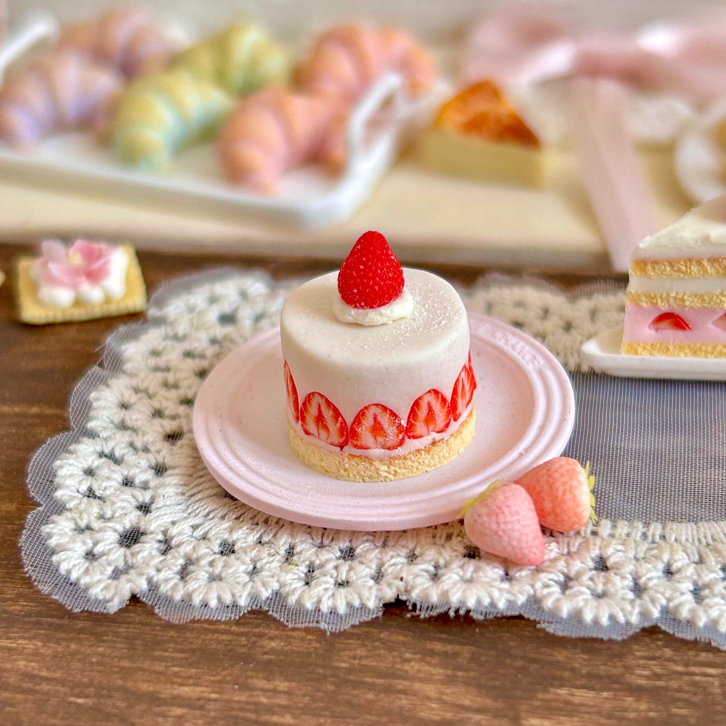 Mini Strawberry Cake – Handmade Resin &amp; Clay Dessert Miniature