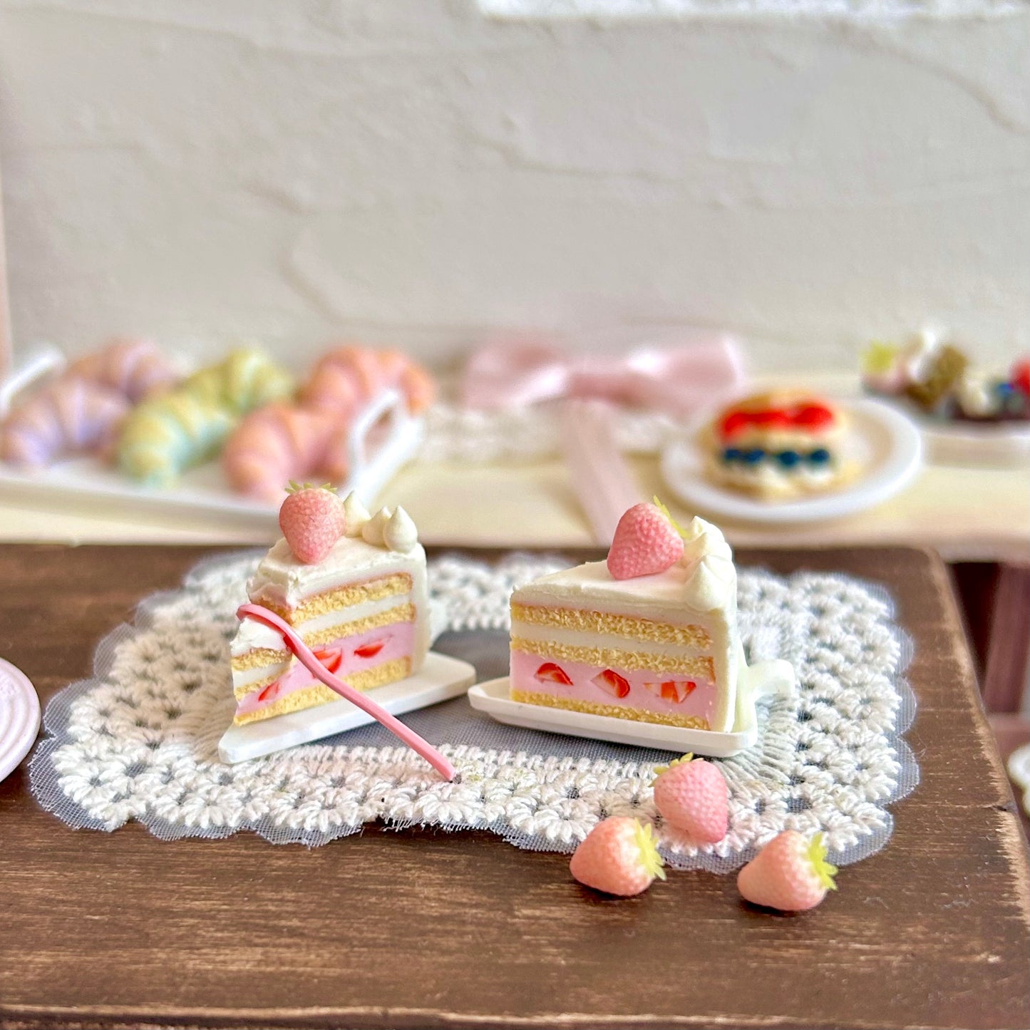 Handmade Mini Strawberry Cake Dessert Set – Polymer Clay Miniature Scene with 3D Printed Trays