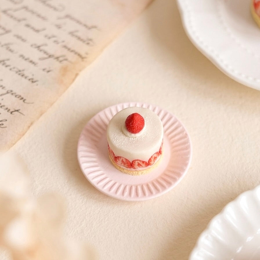 Mini Strawberry Cake – Handmade Resin &amp; Clay Dessert Miniature