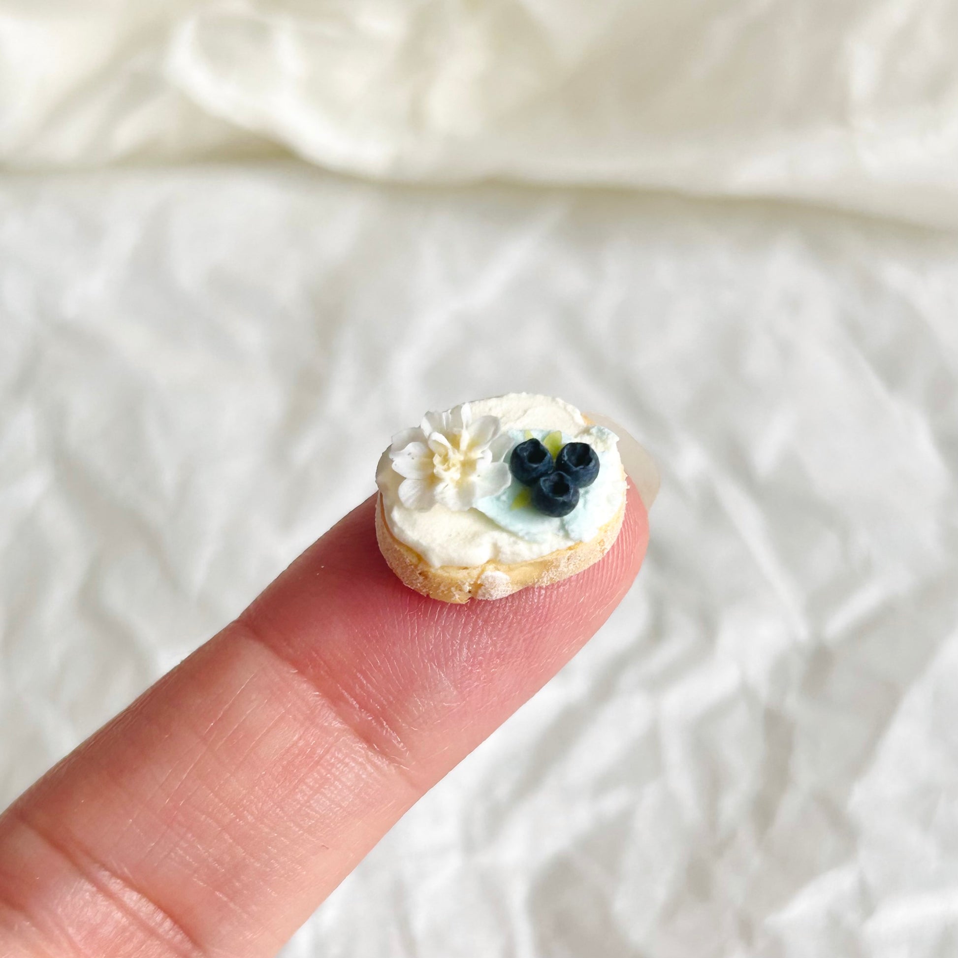miniature blueberry baguette slice with flower decoration