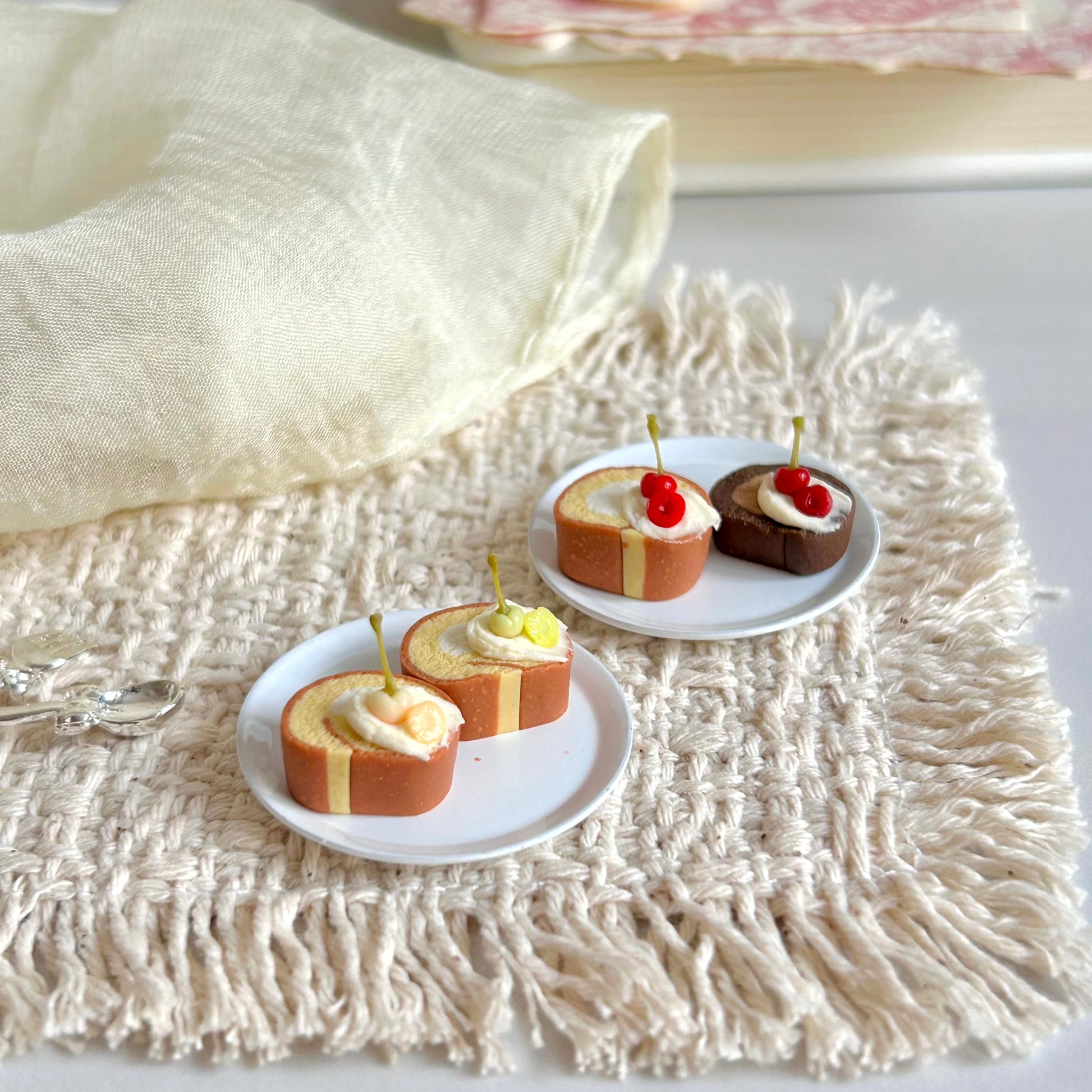 miniature swiss roll with four cherry decoration styles